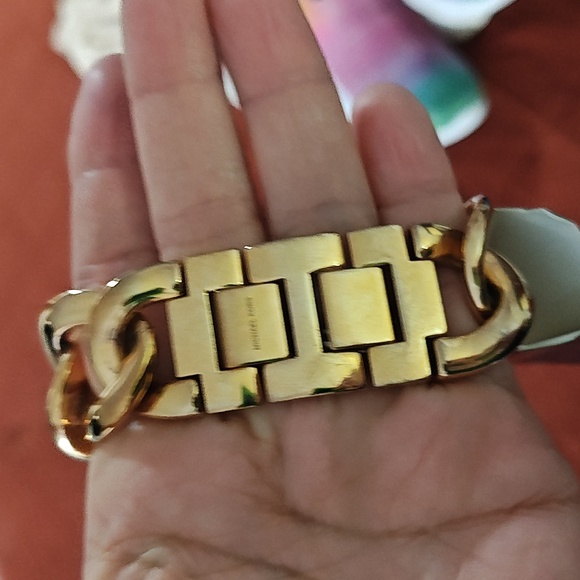 Michael Kors Runway Twist Watch in Gold - Picture 4 of 4